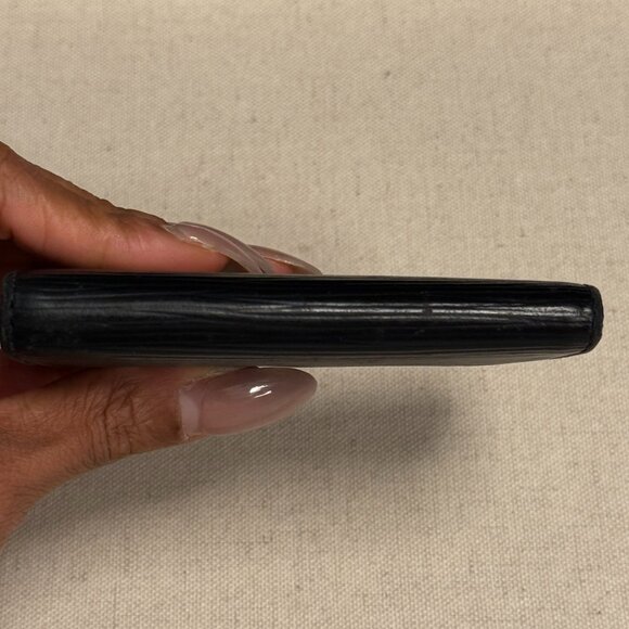 Louis Vuitton Epi Leather 4 Key Holder - Picture 11 of 12